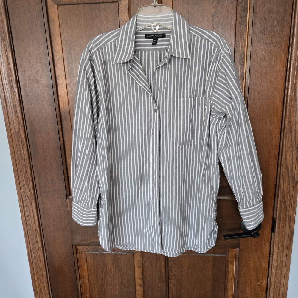 Banana Republic Men's Gray and White Vertical Stripe Button-Down Shirt
